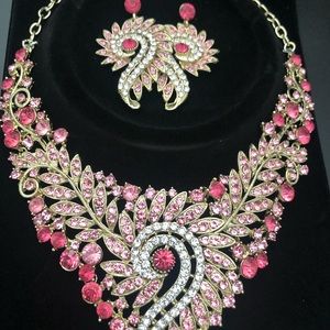 Signature Necklace Set